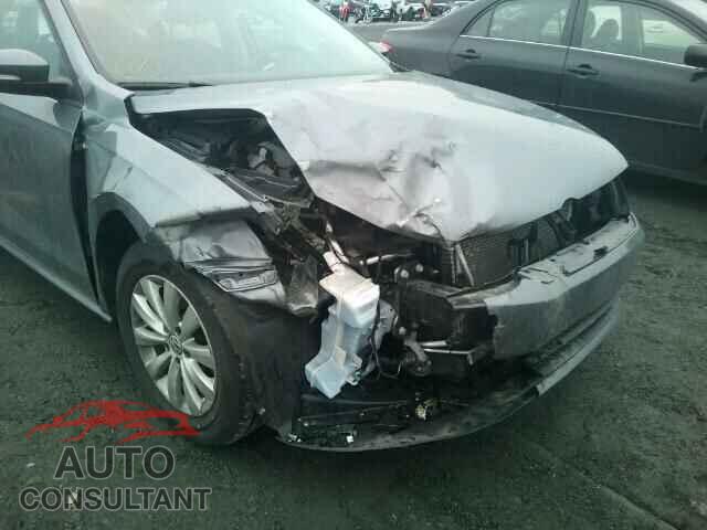 VOLKSWAGEN PASSAT 2015 - 1VWAT7A35FC040902