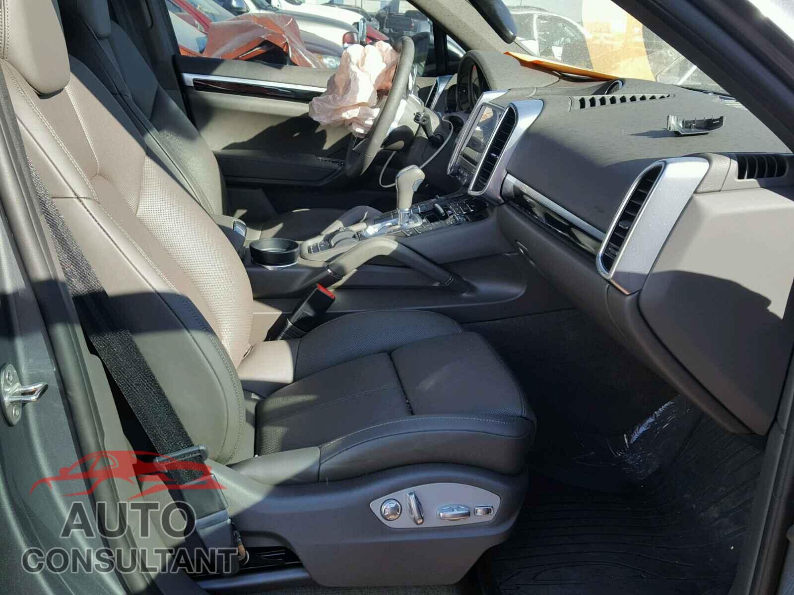 PORSCHE CAYENNE 2018 - WP1AA2A26JKA02935