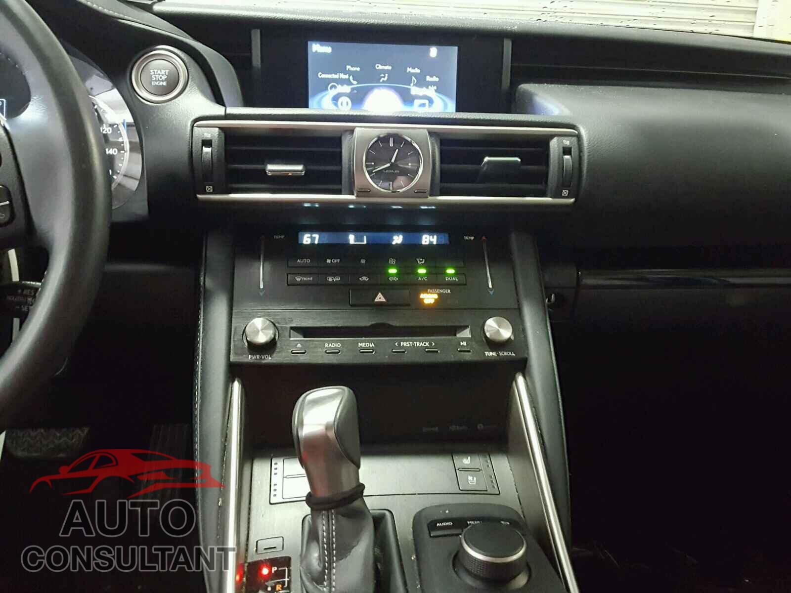 LEXUS IS 2017 - JTHBA1D27H5042251