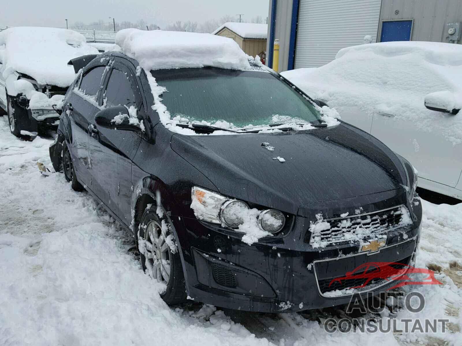 CHEVROLET SONIC 2015 - 1G1JC5SH8F4110882
