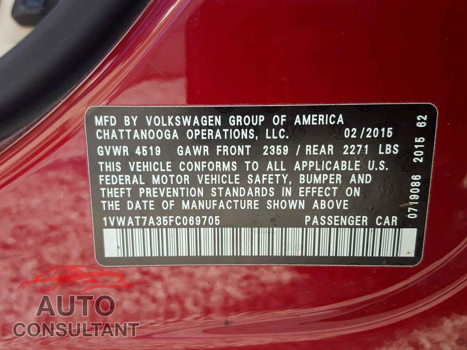 VOLKSWAGEN PASSAT 2015 - 1VWAT7A35FC069705