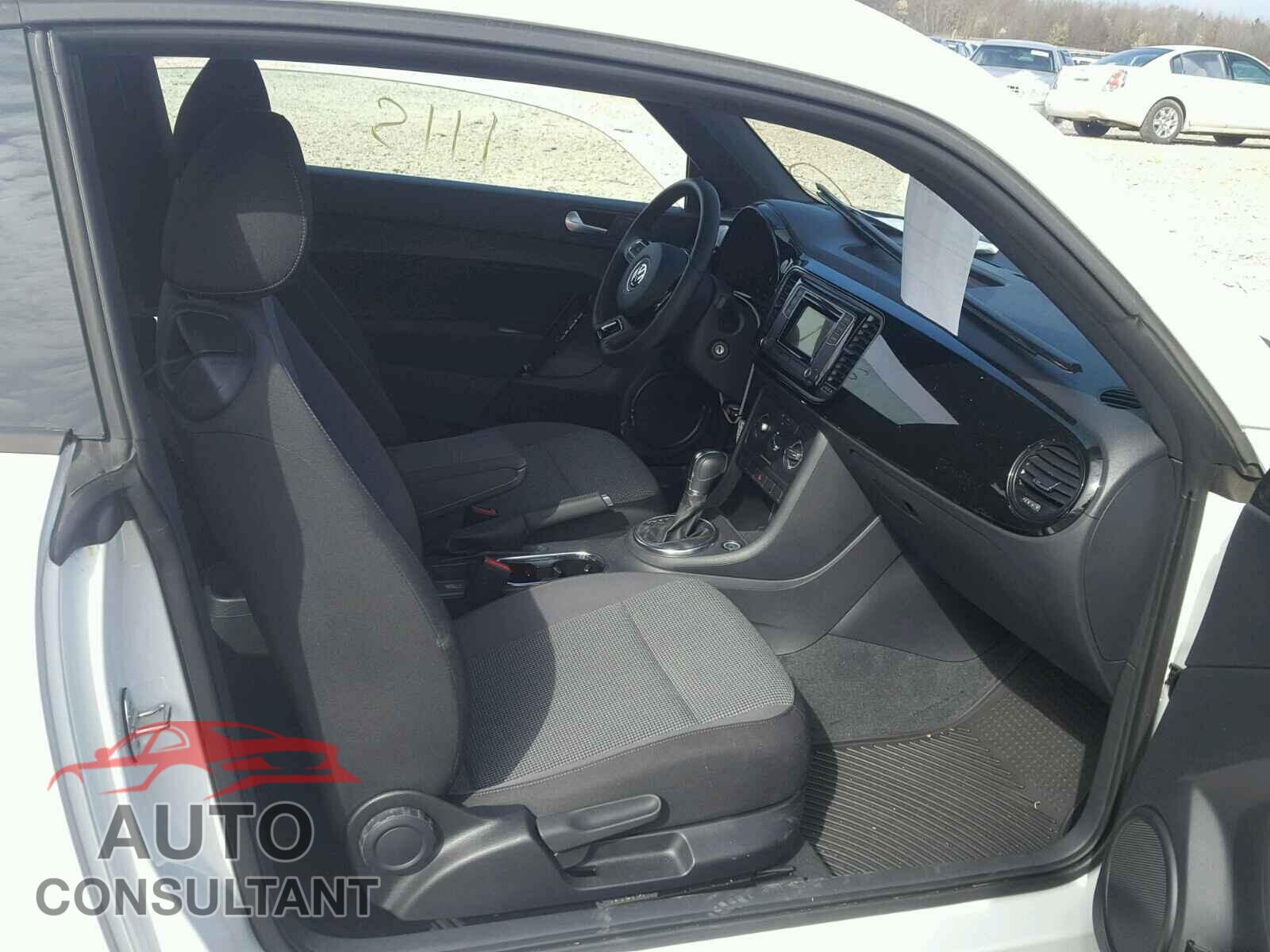 VOLKSWAGEN BEETLE 2017 - 3VWF17AT2HM613171