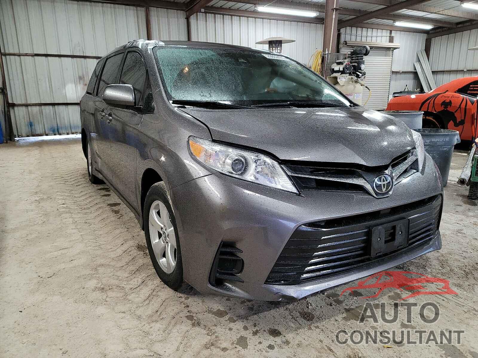 TOYOTA SIENNA 2018 - 5TDKZ3DC8JS946639