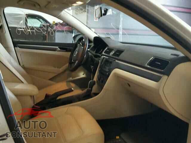VOLKSWAGEN PASSAT 2016 - 1VWAT7A30GC032191