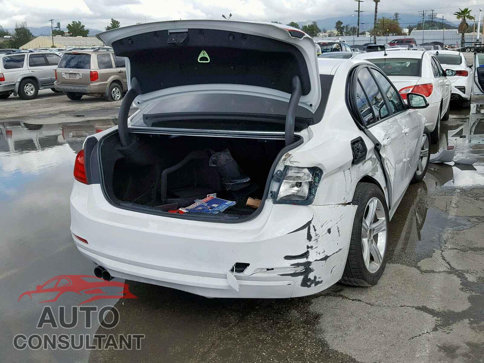 BMW 3 SERIES 2013 - WBA3C1C52DF437144