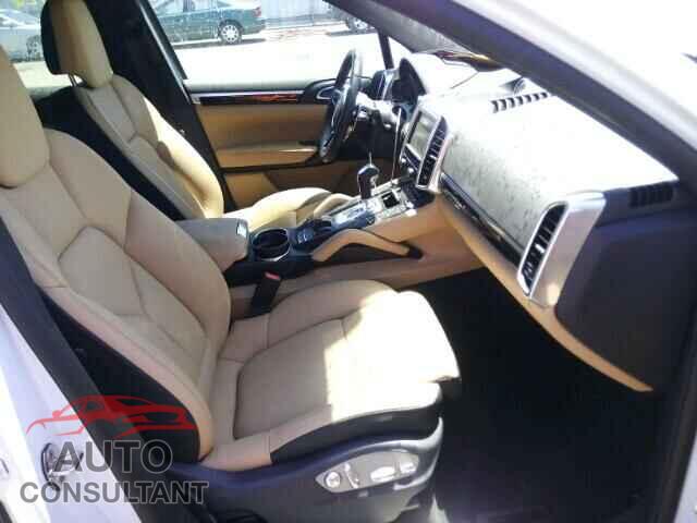 PORSCHE CAYENNE 2015 - WP1AF2A21FLA30841