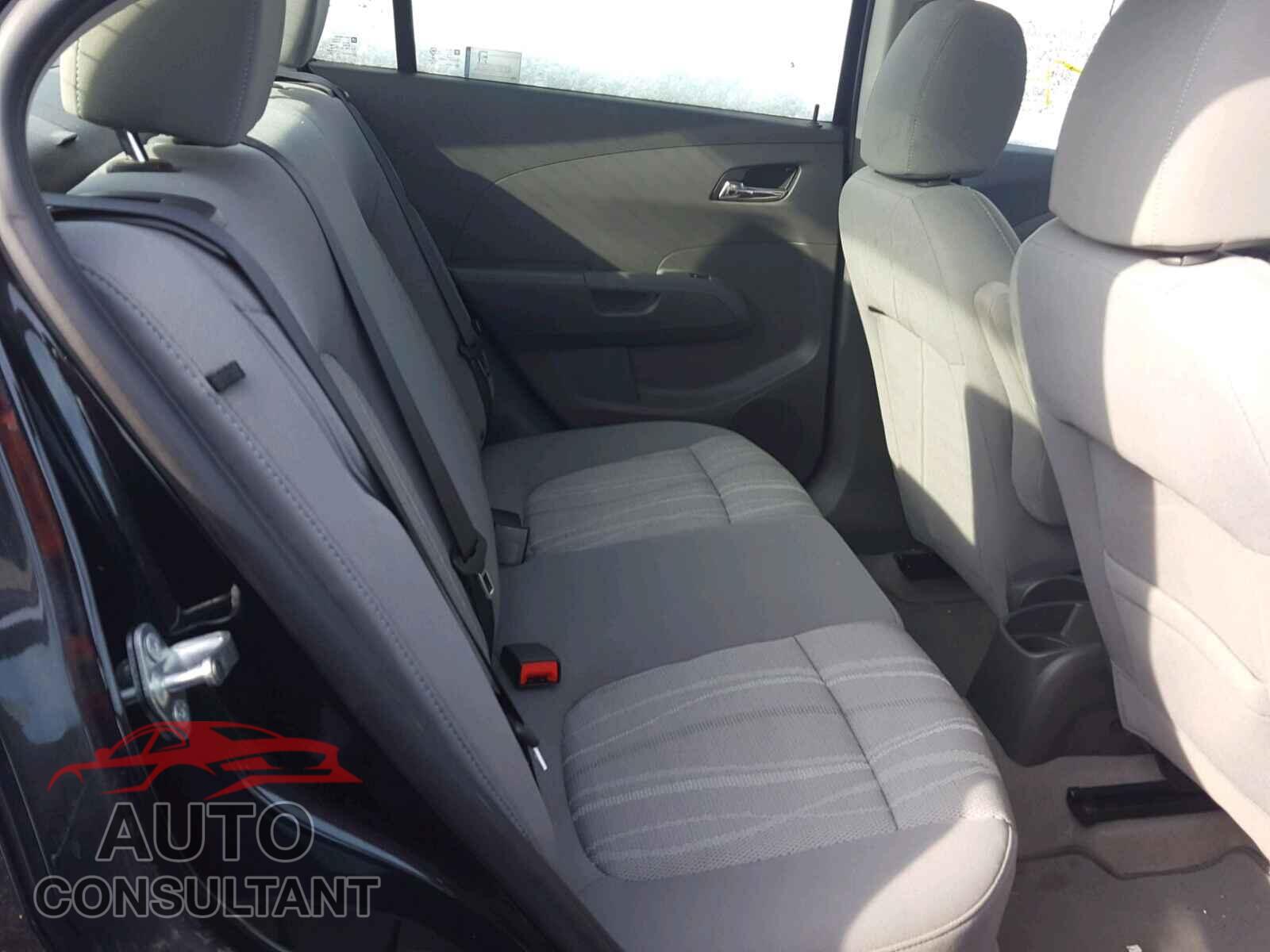 CHEVROLET SONIC 2015 - 1G1JC5SH6F4112081