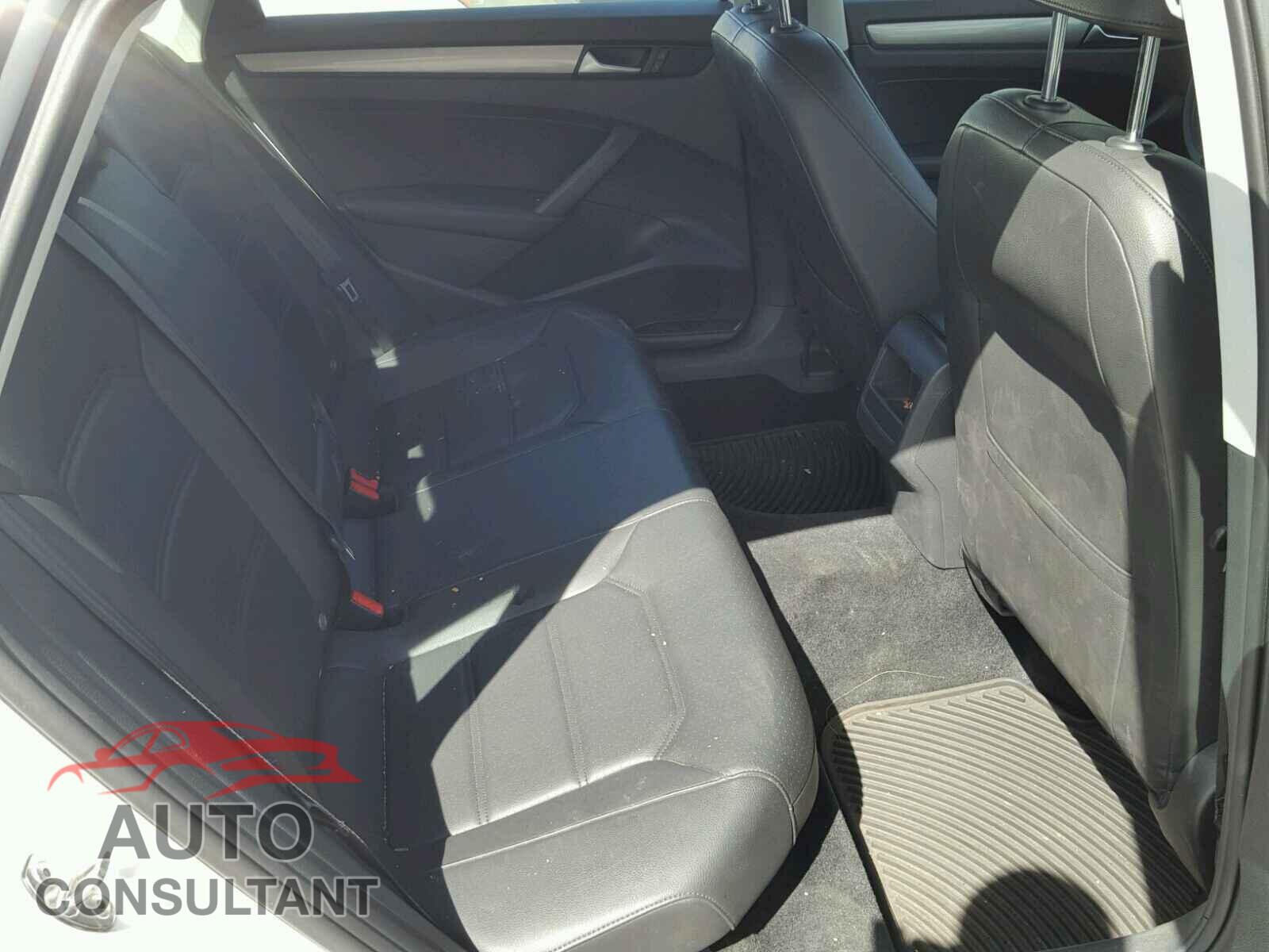 VOLKSWAGEN PASSAT 2015 - 1VWAT7A33FC102877