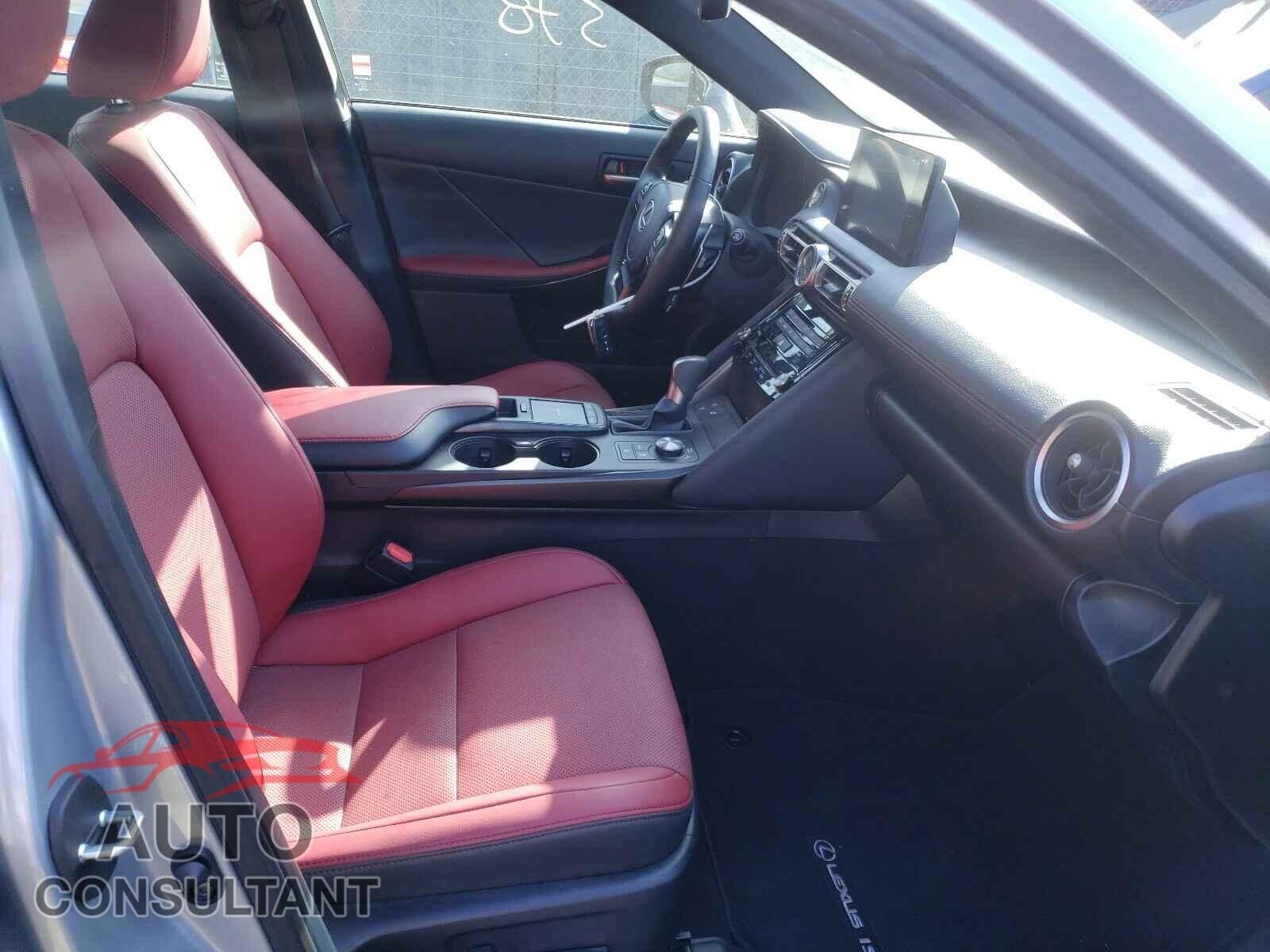 LEXUS IS 2021 - JTHCA1D28M5110197