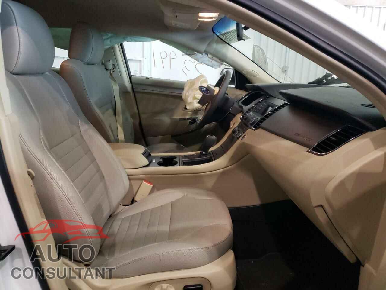 FORD TAURUS 2018 - 1FAHP2D80JG139103
