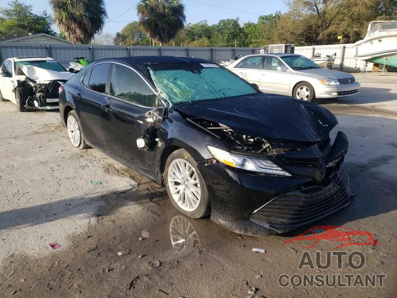 TOYOTA CAMRY 2018 - 4T1B11HK1JU501535