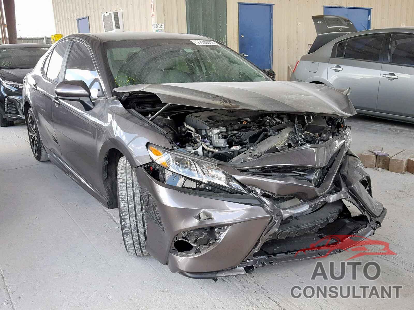 TOYOTA CAMRY 2018 - 4T1B11HK1JU654321
