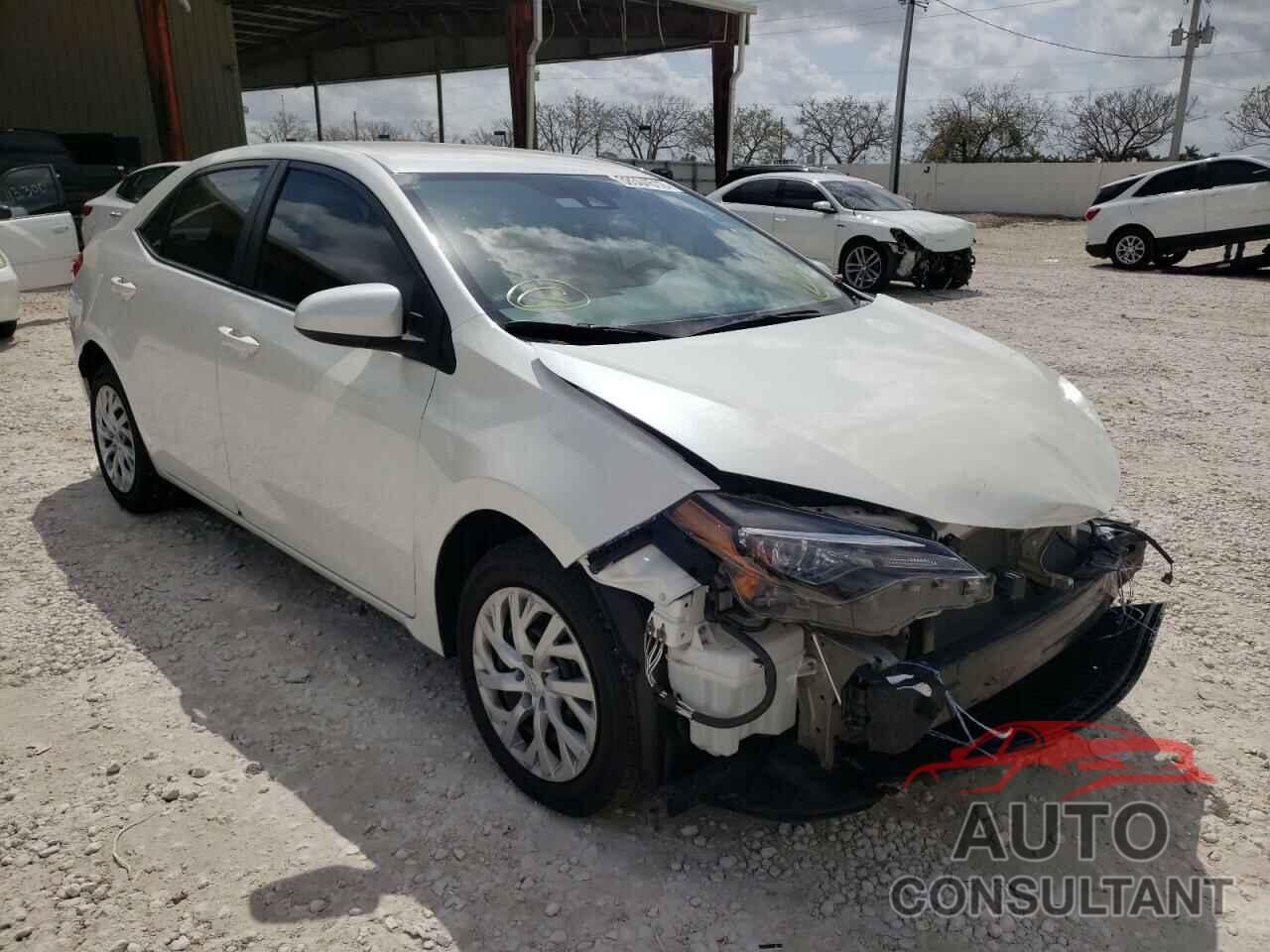 TOYOTA COROLLA 2018 - 5YFBURHE2JP799157