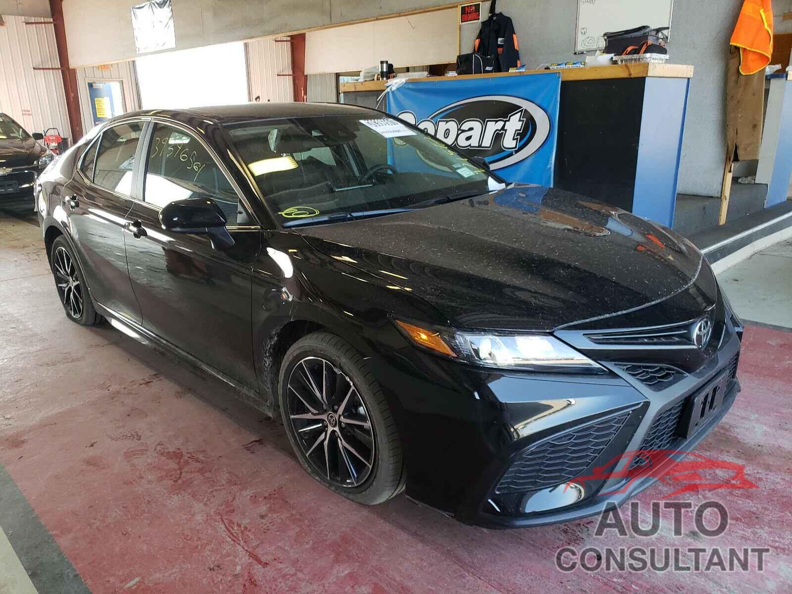 TOYOTA CAMRY 2021 - 4T1G11AK4MU559840