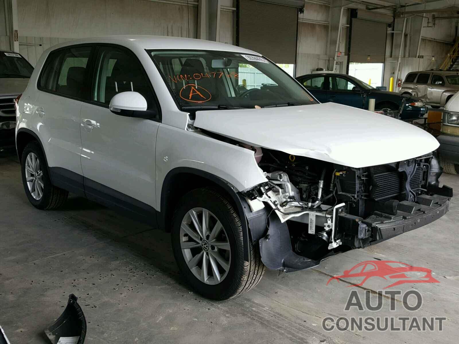 VOLKSWAGEN TIGUAN S 2017 - WVGAV7AX1HK047768