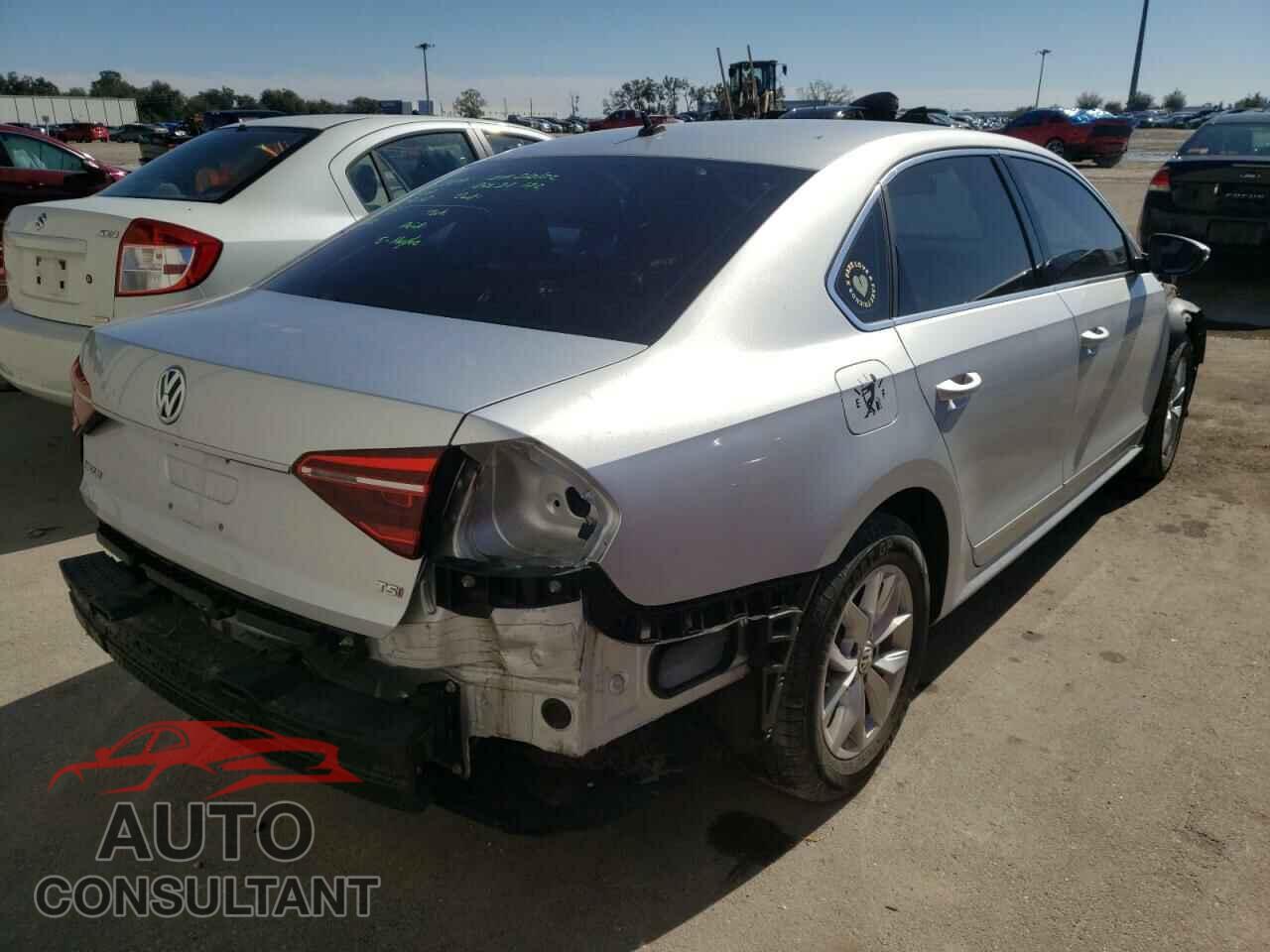 VOLKSWAGEN PASSAT 2017 - 1VWAT7A37HC048552