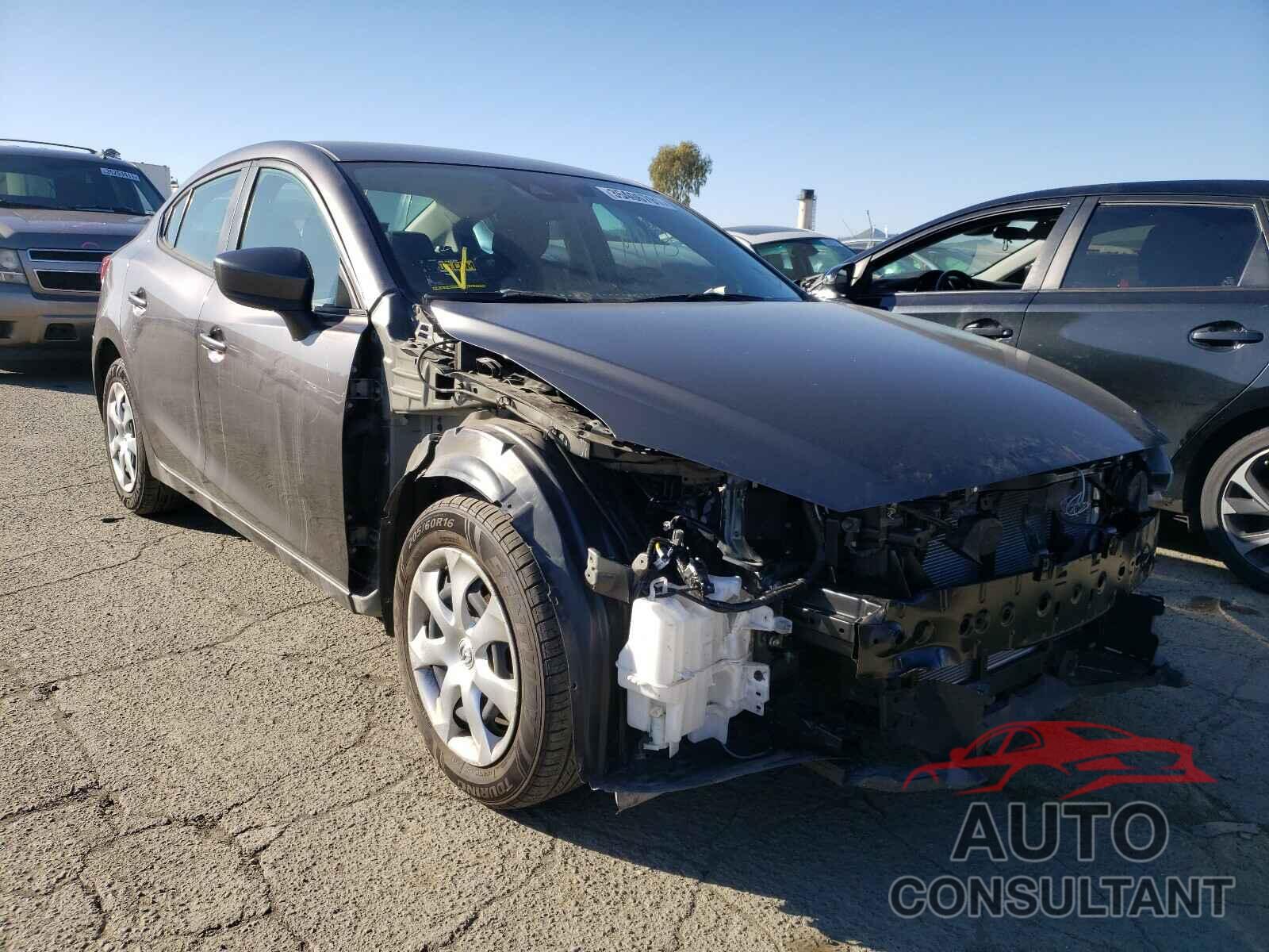 MAZDA 3 2018 - 3MZBN1U76JM209732