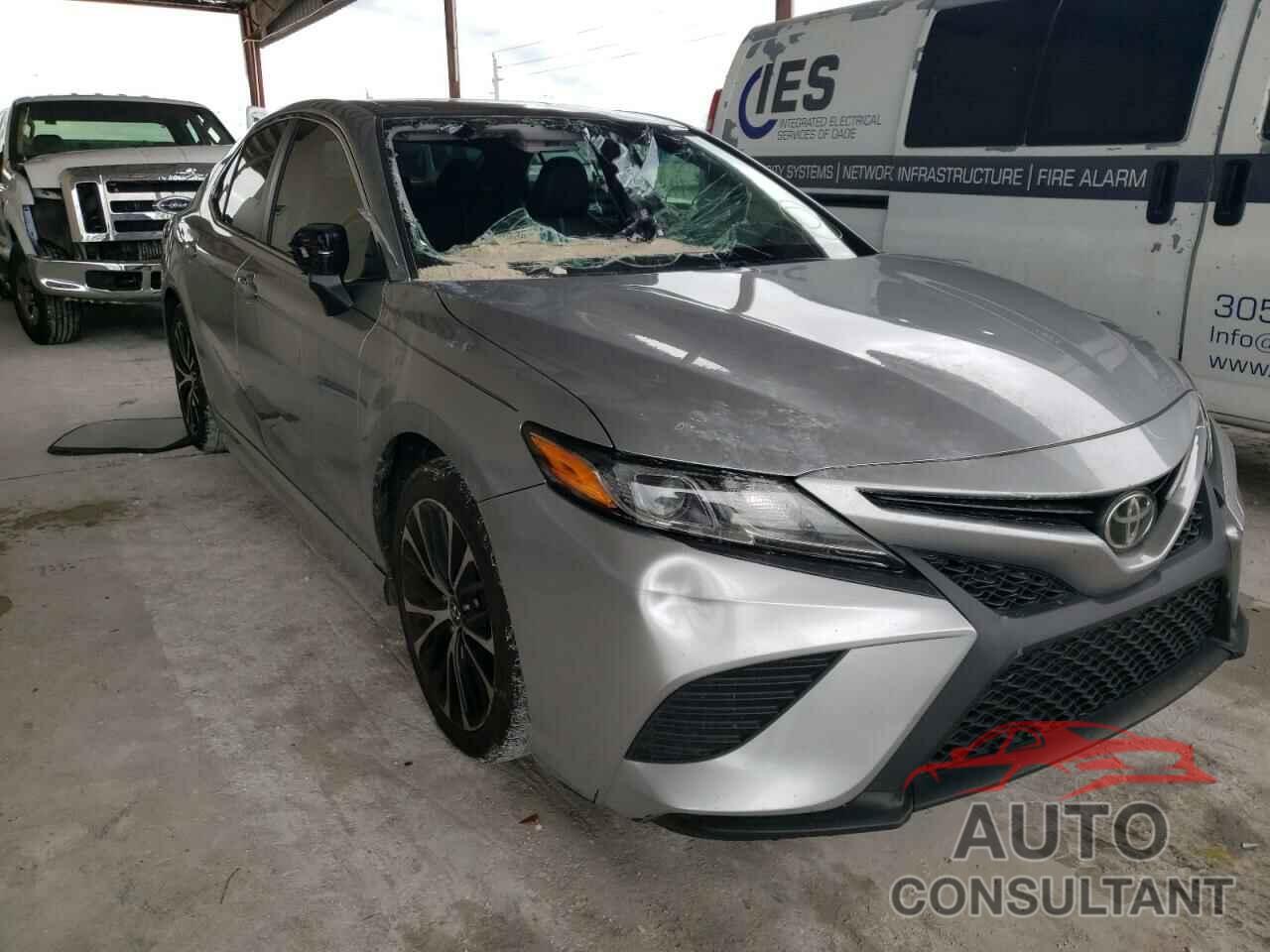 TOYOTA CAMRY 2018 - 4T1B11HK8JU676297