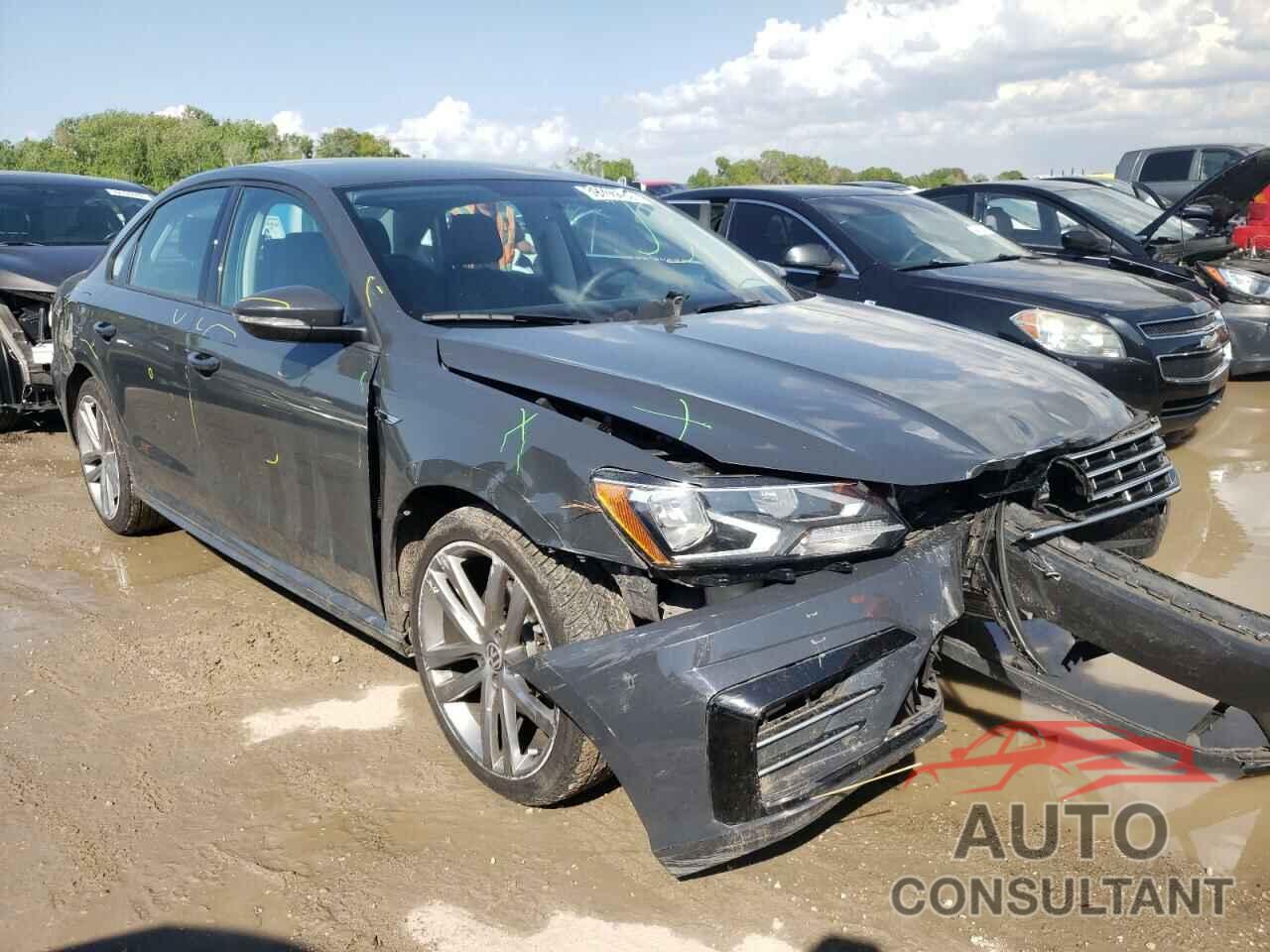 VOLKSWAGEN PASSAT 2018 - 1VWAA7A35JC002097