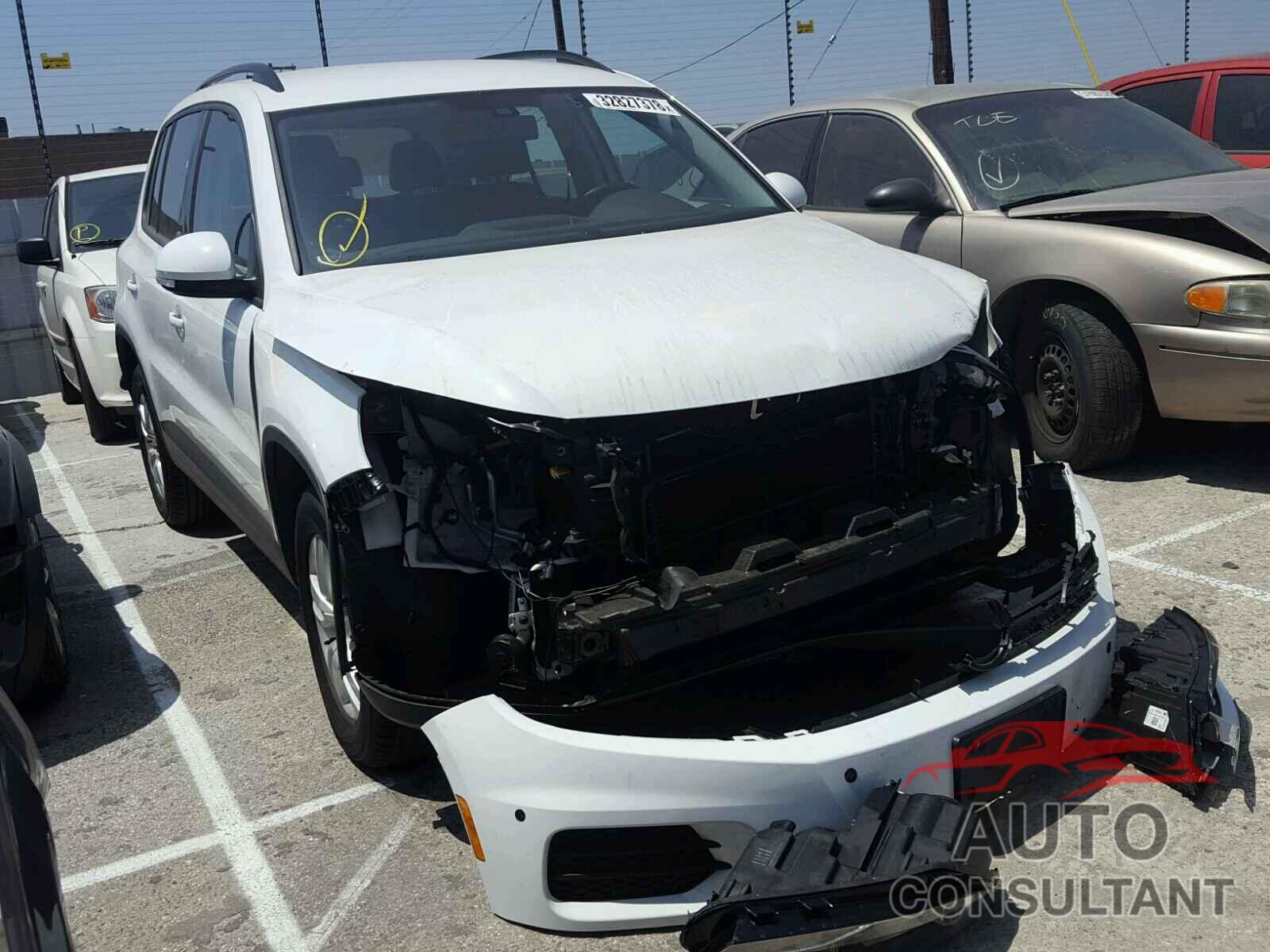 VOLKSWAGEN TIGUAN 2017 - WVGAV7AX8HK014217