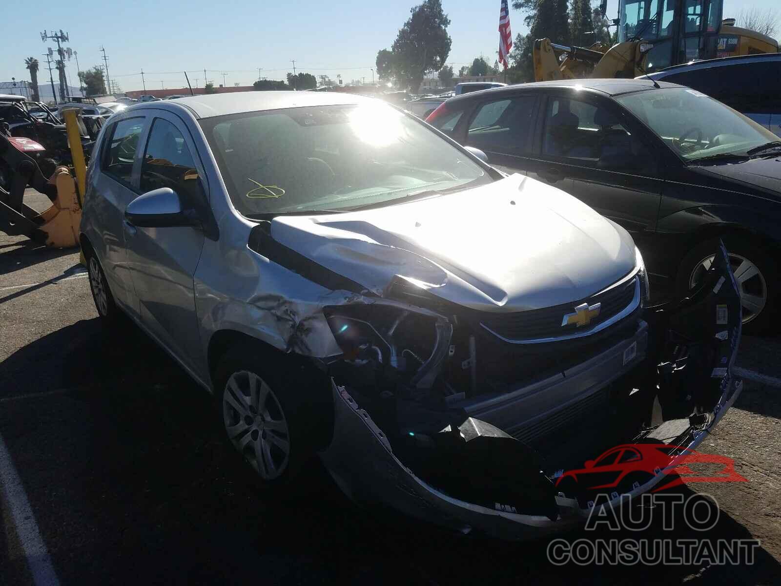 CHEVROLET SONIC 2019 - 1G1JG6SB9K4135726