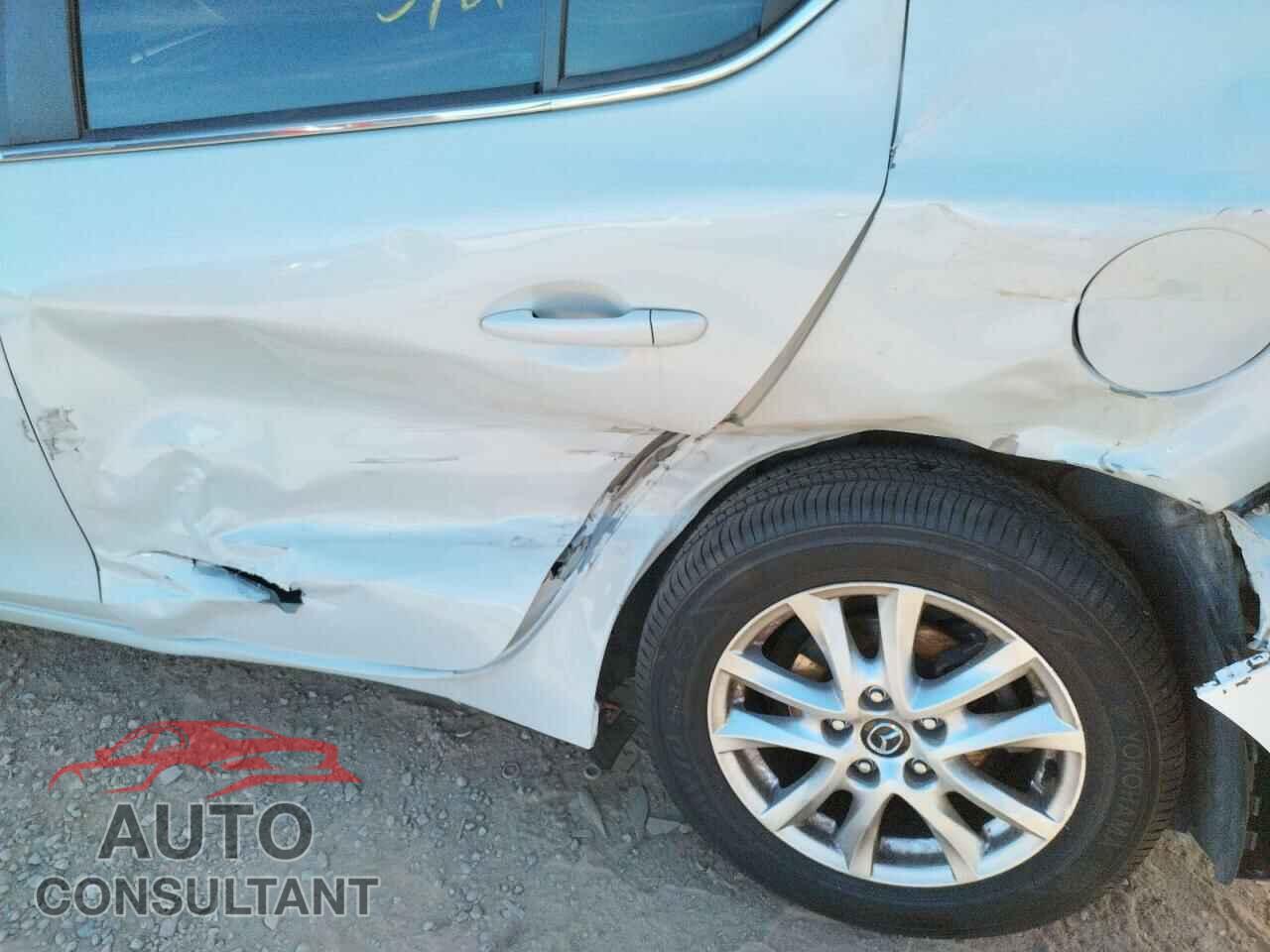 MAZDA 3 2017 - 3MZBN1U74HM120915