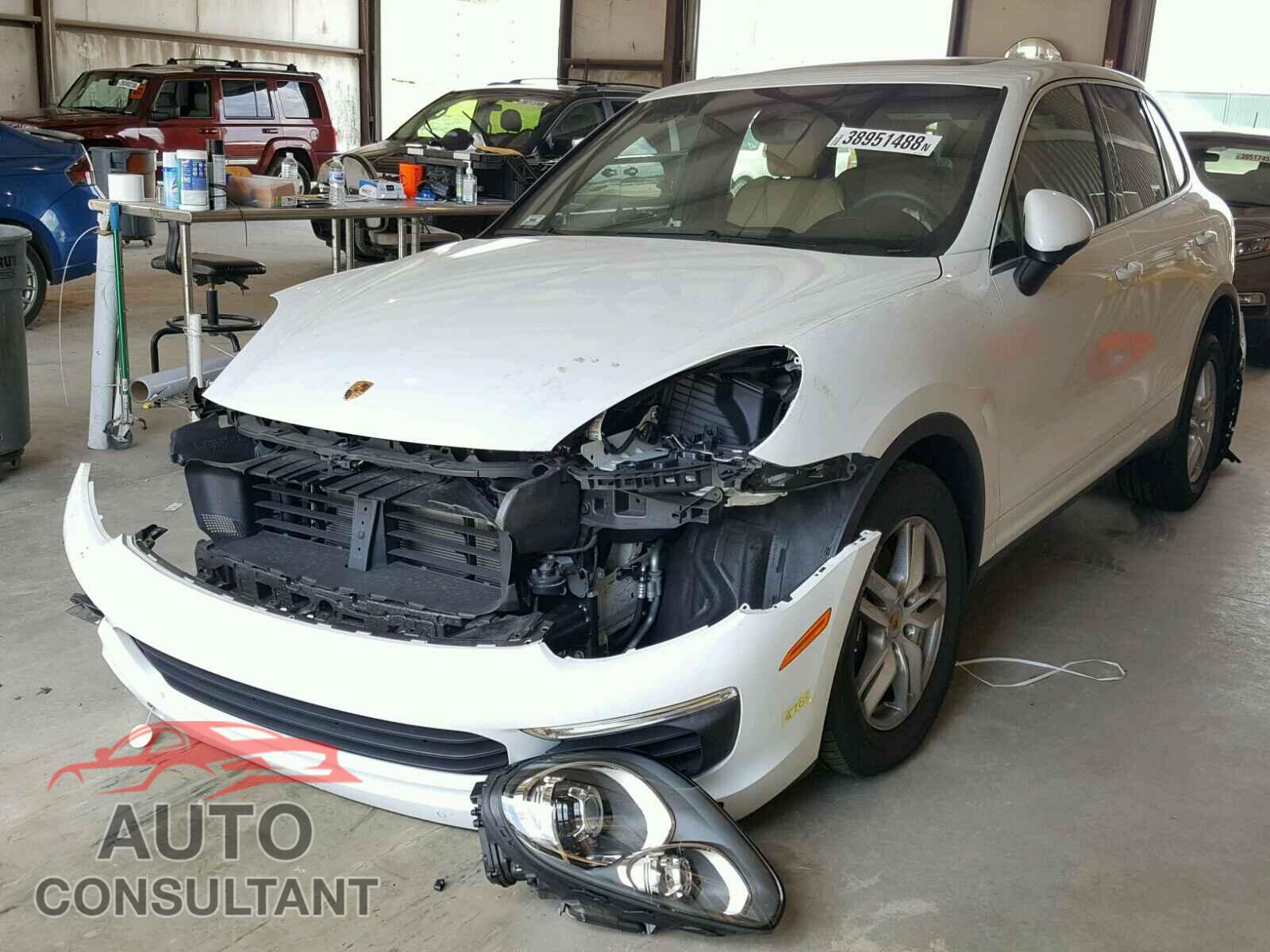 PORSCHE CAYENNE 2016 - WP1AA2A26GKA12373