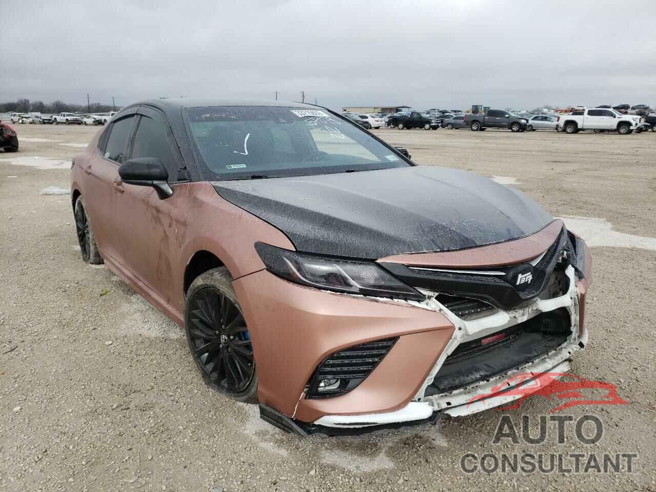 TOYOTA CAMRY 2018 - 4T1B11HK0JU129167