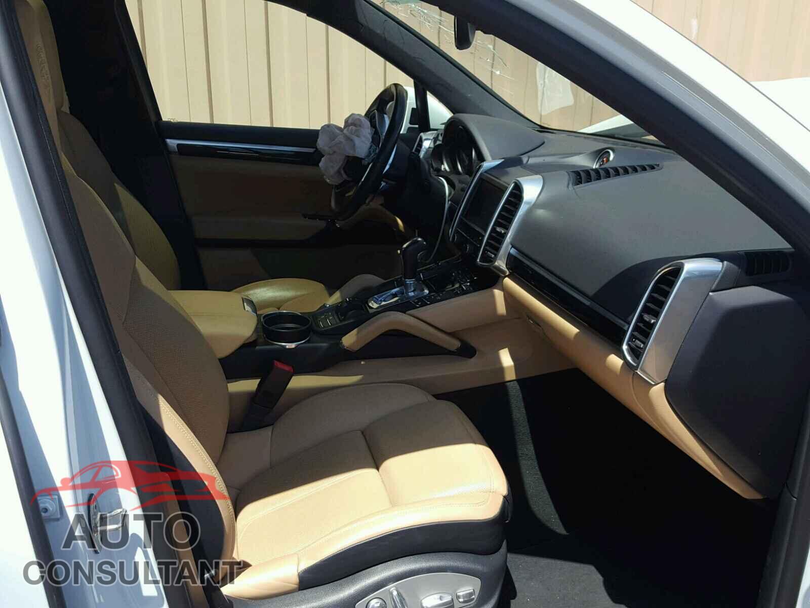 PORSCHE CAYENNE 2016 - WP1AB2A2XGLA92428