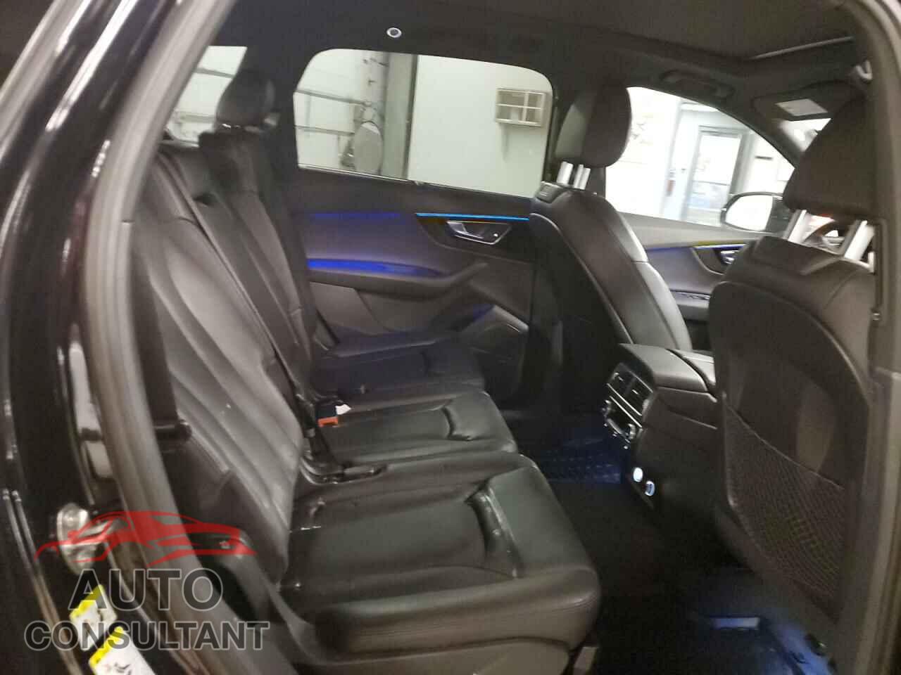 AUDI Q7 2018 - WA1VAAF76JD001736