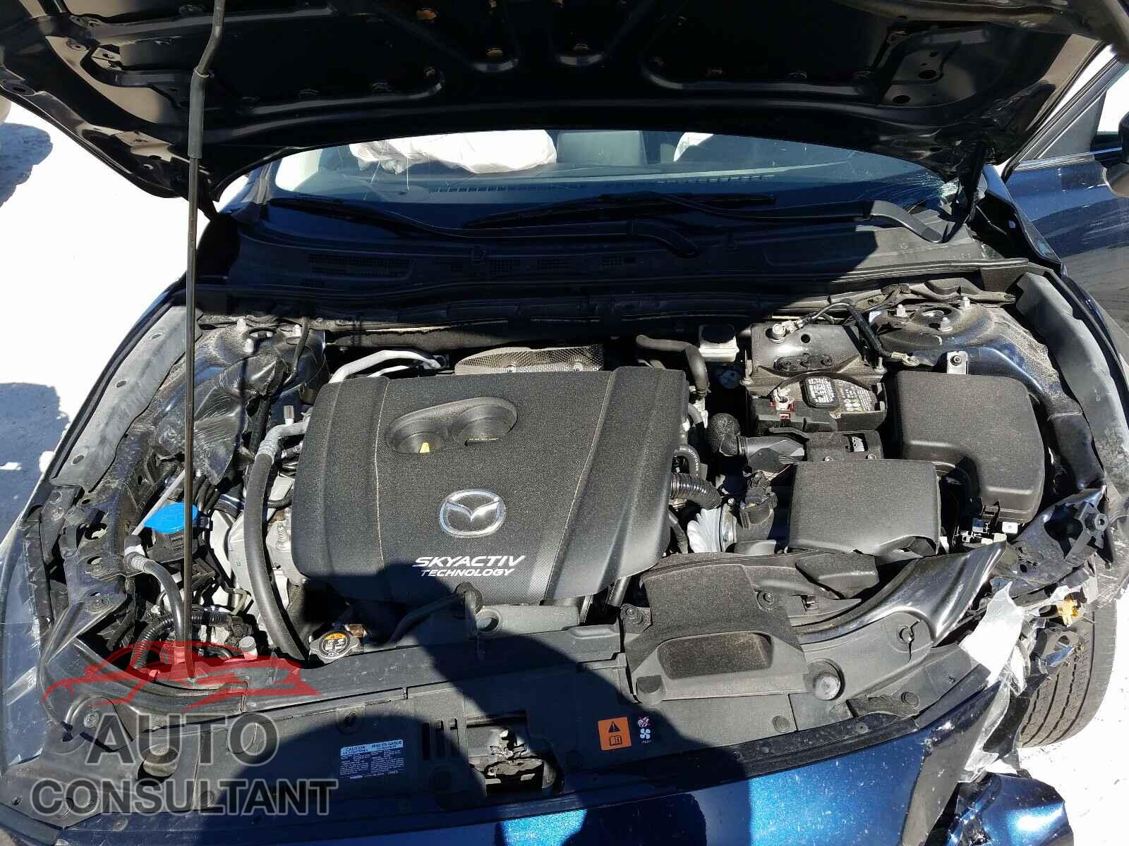 MAZDA 3 2018 - 5YFEPMAE3NP287348