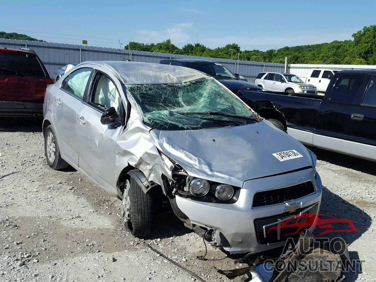 CHEVROLET SONIC 2015 - 1G1JC5SB0F4134654
