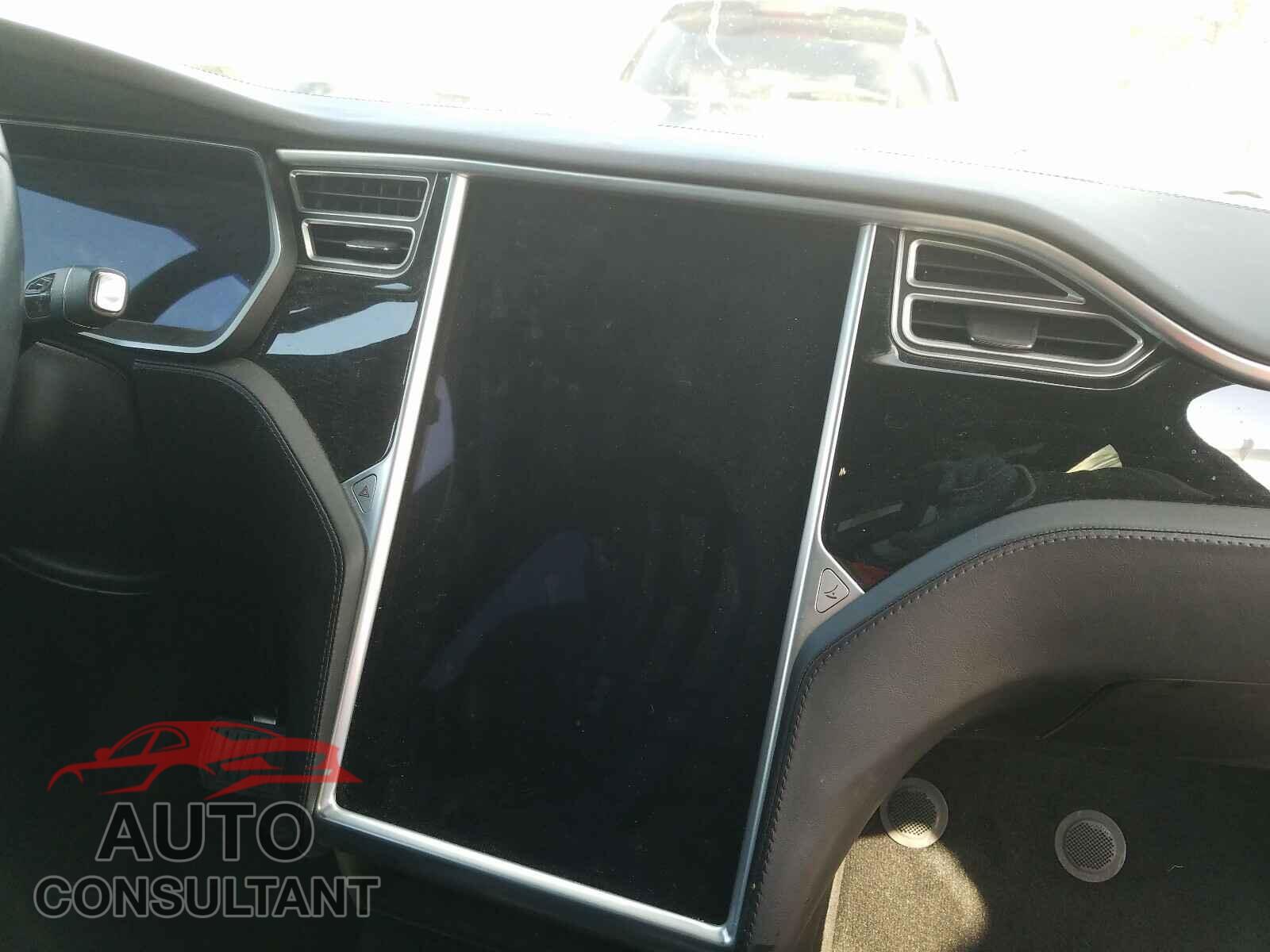 TESLA MODEL X 2016 - 5YJXCAE27GF015600