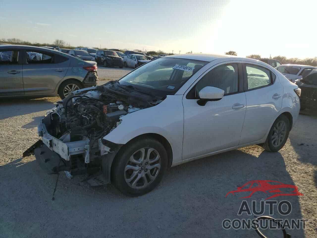 TOYOTA YARIS 2017 - 3MYDLBYV5HY158017