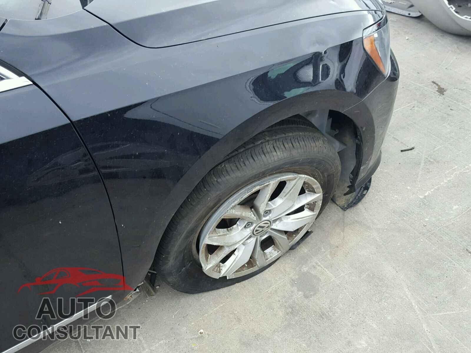 VOLKSWAGEN PASSAT 2017 - 1VWAT7A34HC046533