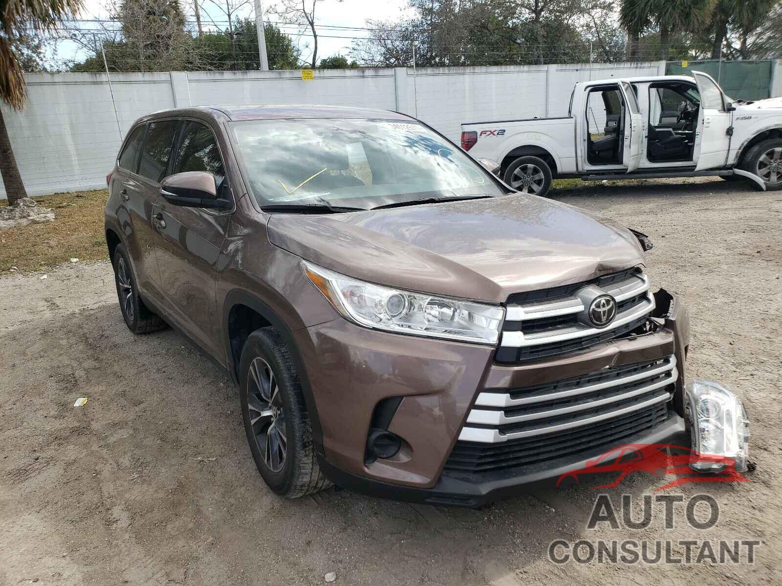 TOYOTA HIGHLANDER 2019 - 5TDZARFH4KS049322