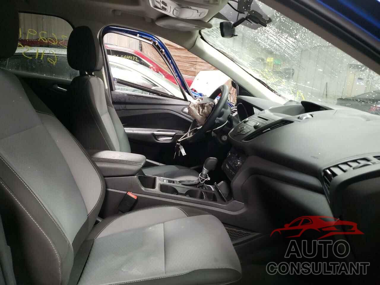 FORD ESCAPE 2017 - 1FMCU0GD7HUA46905