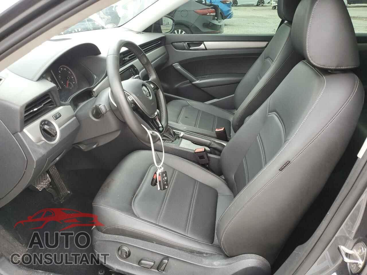 VOLKSWAGEN PASSAT 2021 - 1VWSA7A36MC018043