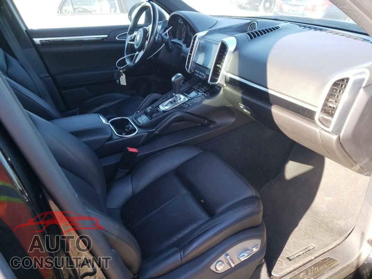 PORSCHE CAYENNE 2017 - WP1AA2A29HKA83150