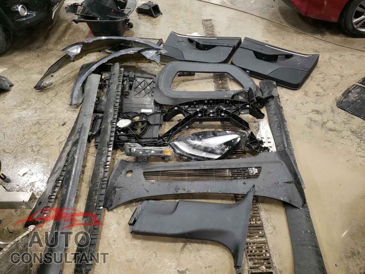 TESLA MODEL Y 2023 - 7SAYGAEE8PF610302