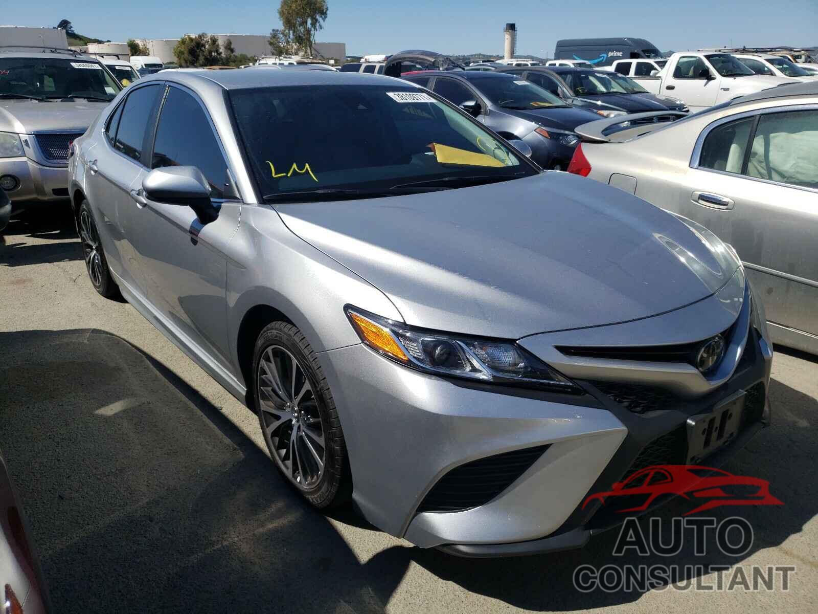 TOYOTA CAMRY 2018 - 4T1B11HK0JU570538