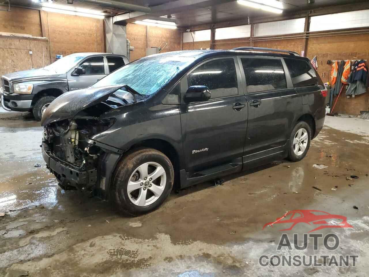 TOYOTA SIENNA 2018 - 5TDKZ3DC1JS906337