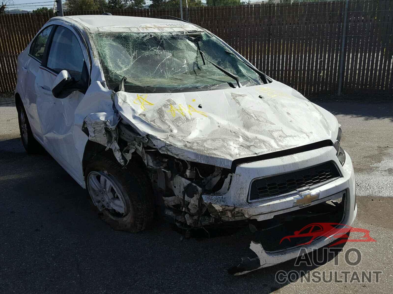 CHEVROLET SONIC 2015 - 1G1JC5SG8F4188909