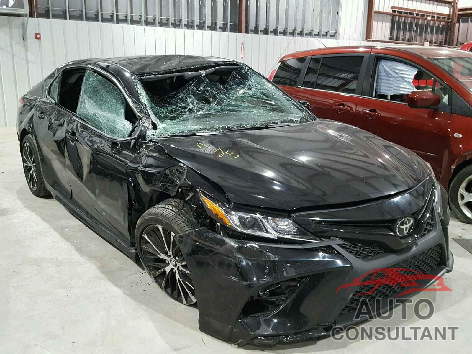 TOYOTA CAMRY 2018 - 4T1B11HK1JU550363