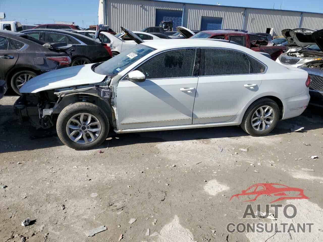 VOLKSWAGEN PASSAT 2017 - 1VWAT7A32HC033554