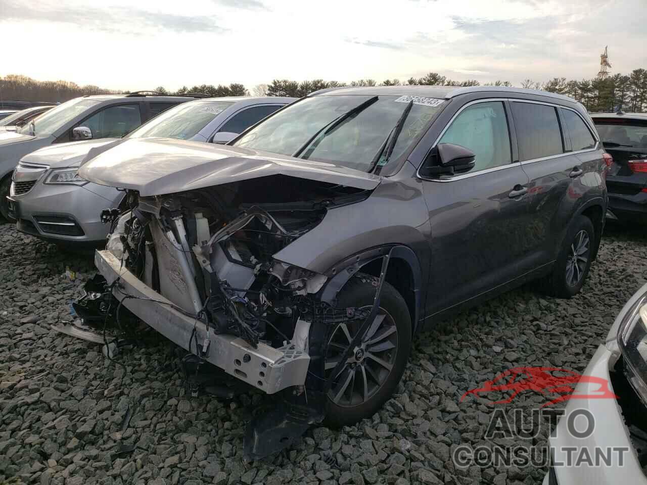TOYOTA HIGHLANDER 2018 - 5TDJZRFH7JS552024