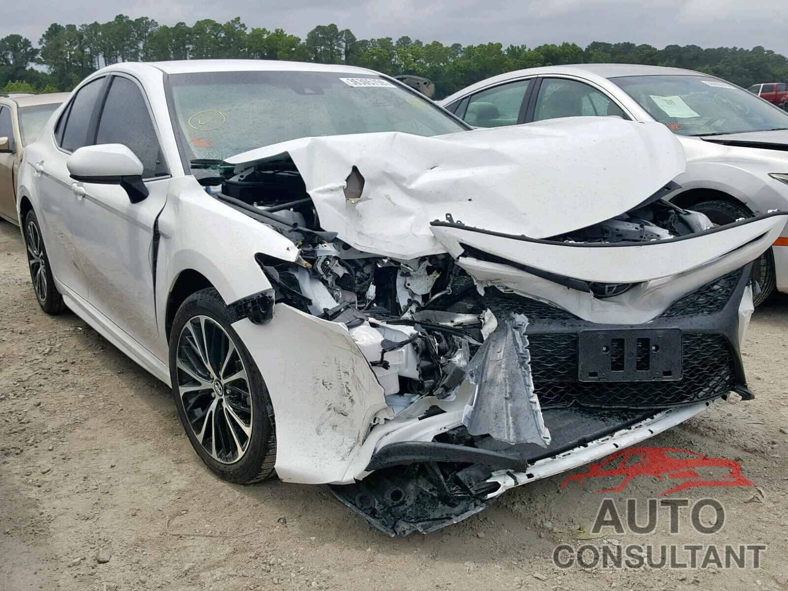 TOYOTA CAMRY 2018 - 4T1B11HK1JU152523