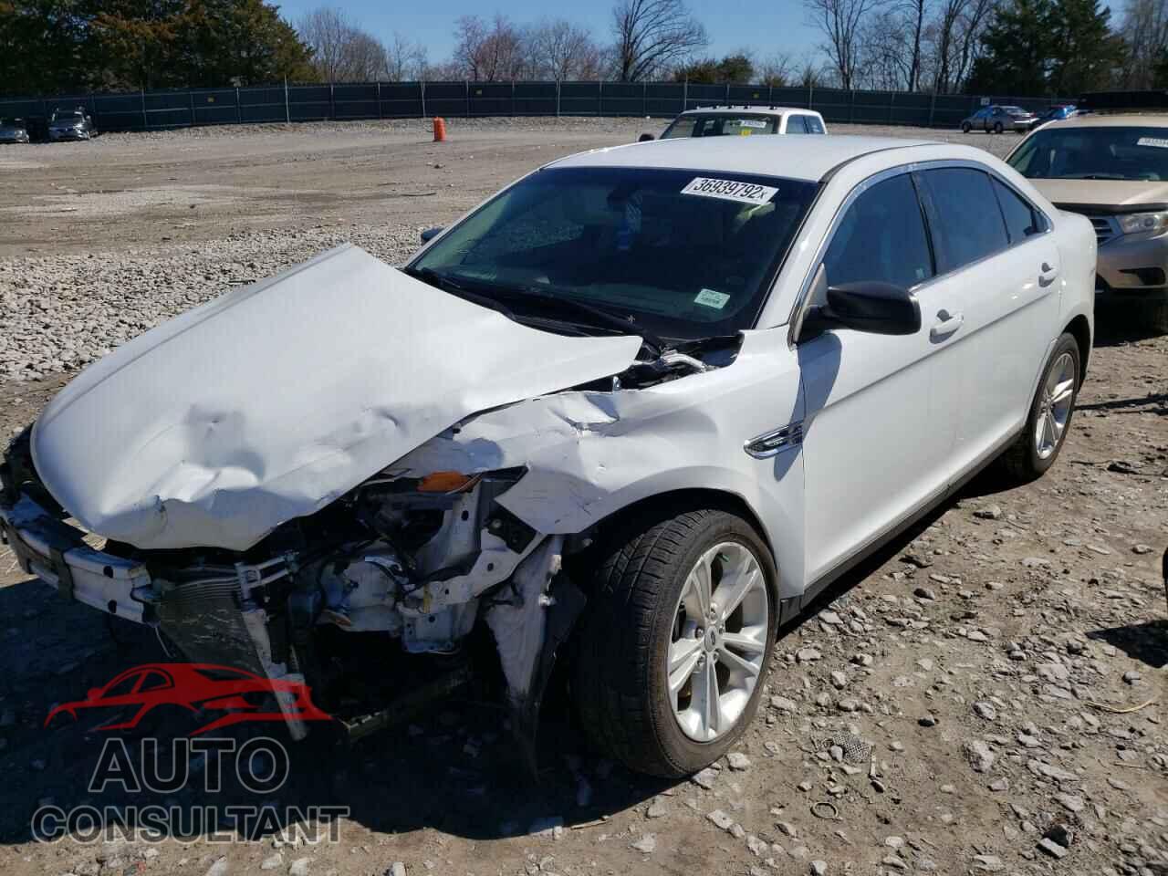 FORD TAURUS 2019 - 1FAHP2D82KG105584
