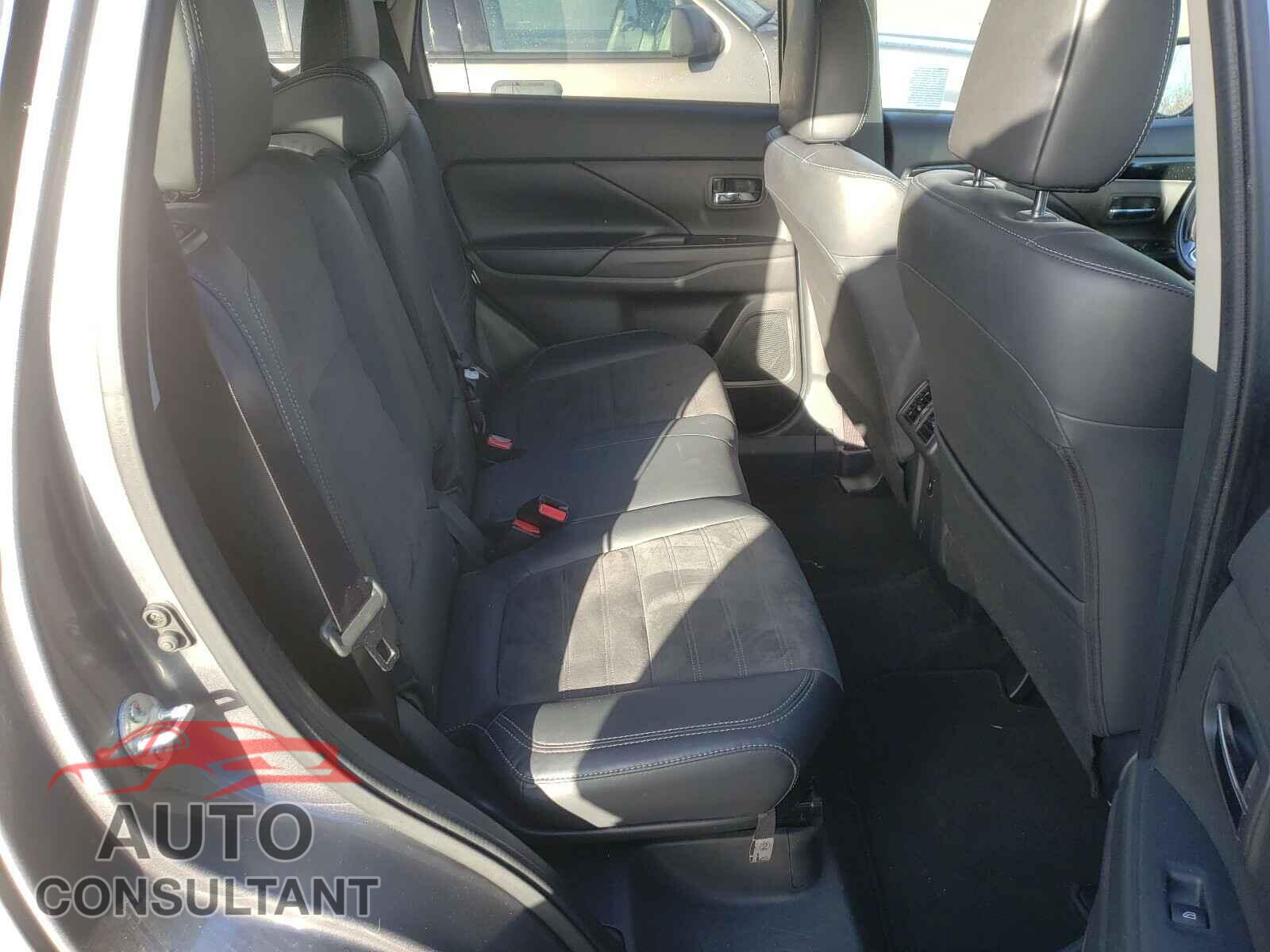 MITSUBISHI OUTLANDER 2019 - JA4AD3A34KJ000948