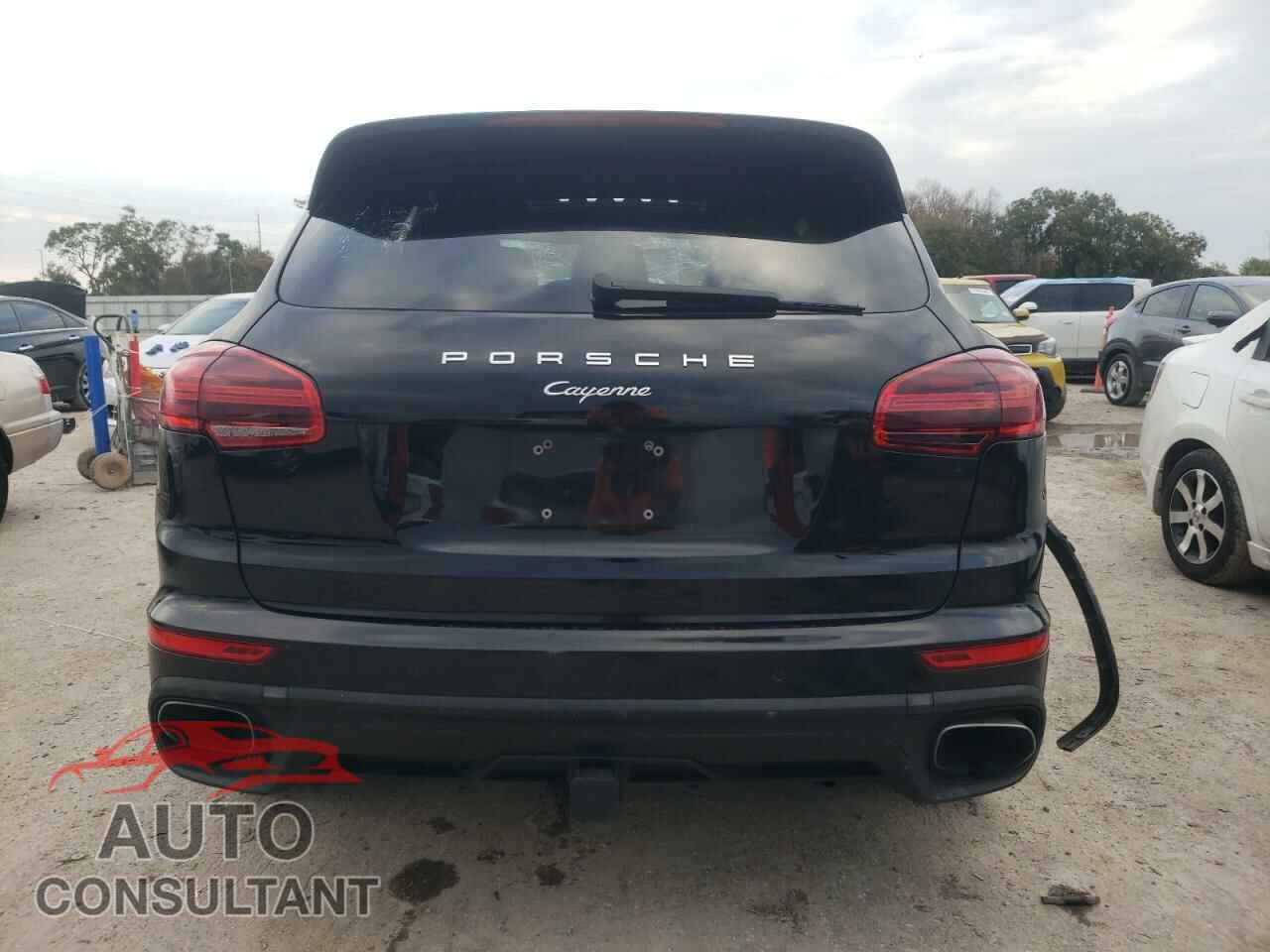 PORSCHE CAYENNE 2018 - WP1AA2A26JKA03812